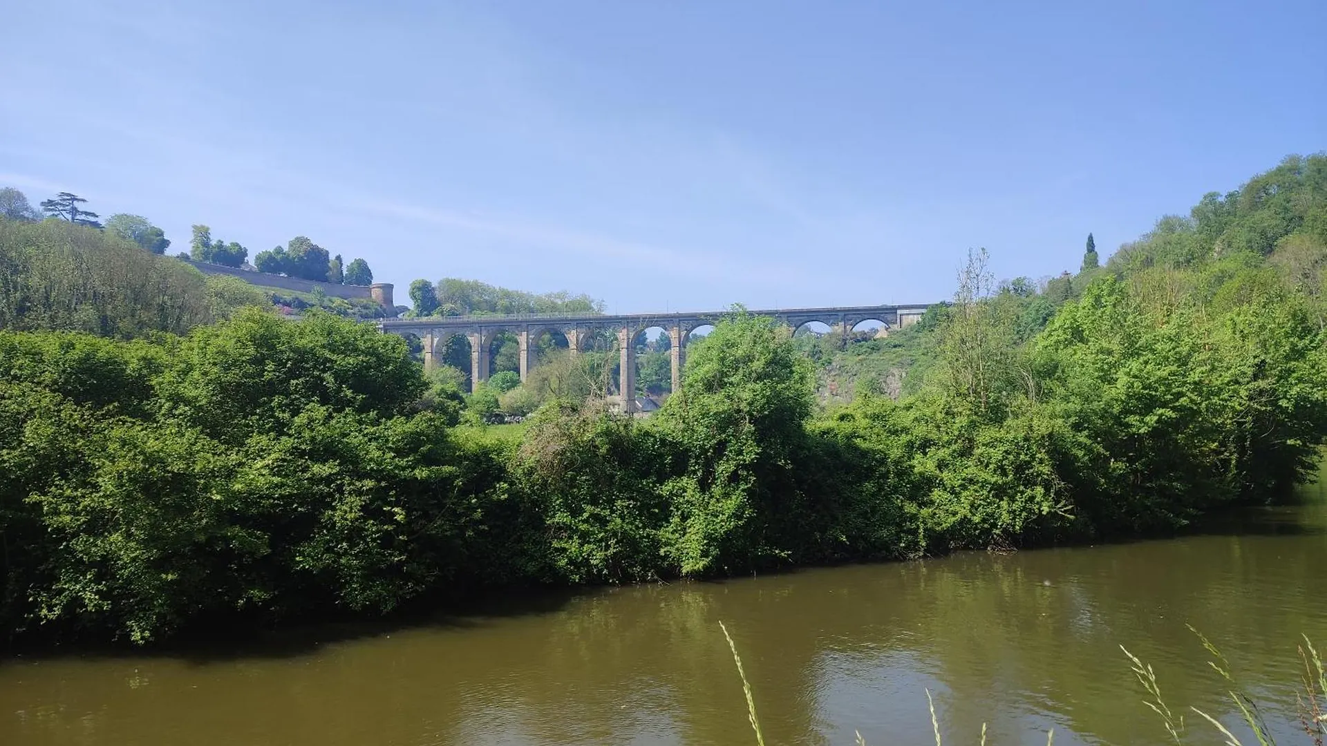 Апартаменты Gite Des Mezieres Brusvily